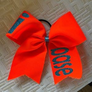 Cheer bow that says “i base”